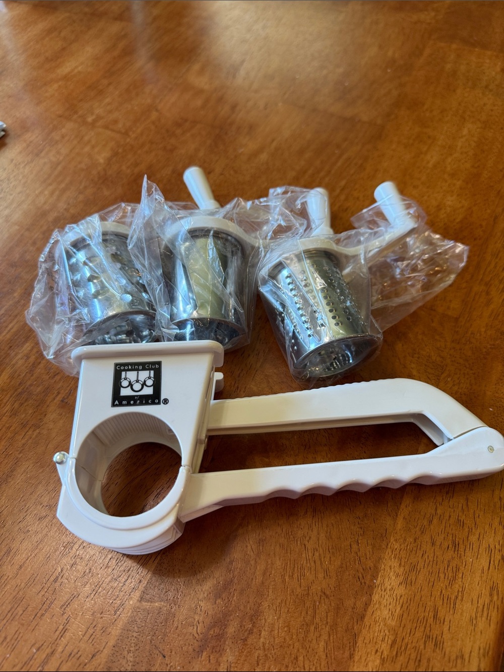 White Rotary Drum Grater with 3 Interchangeable Drums